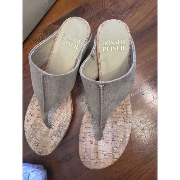 Donald Pliner Sandals Sz 8.5 Gil Wedges Shoes Cork Leather Metallic NIB NEW - Picture 1 of 14